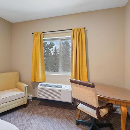 Wagon Wheel Hotel West Yellowstone Bagian luar foto
