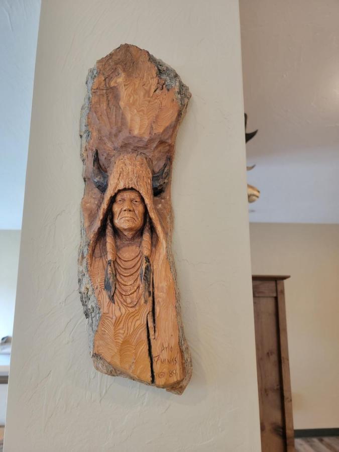 Wagon Wheel Hotel West Yellowstone Bagian luar foto