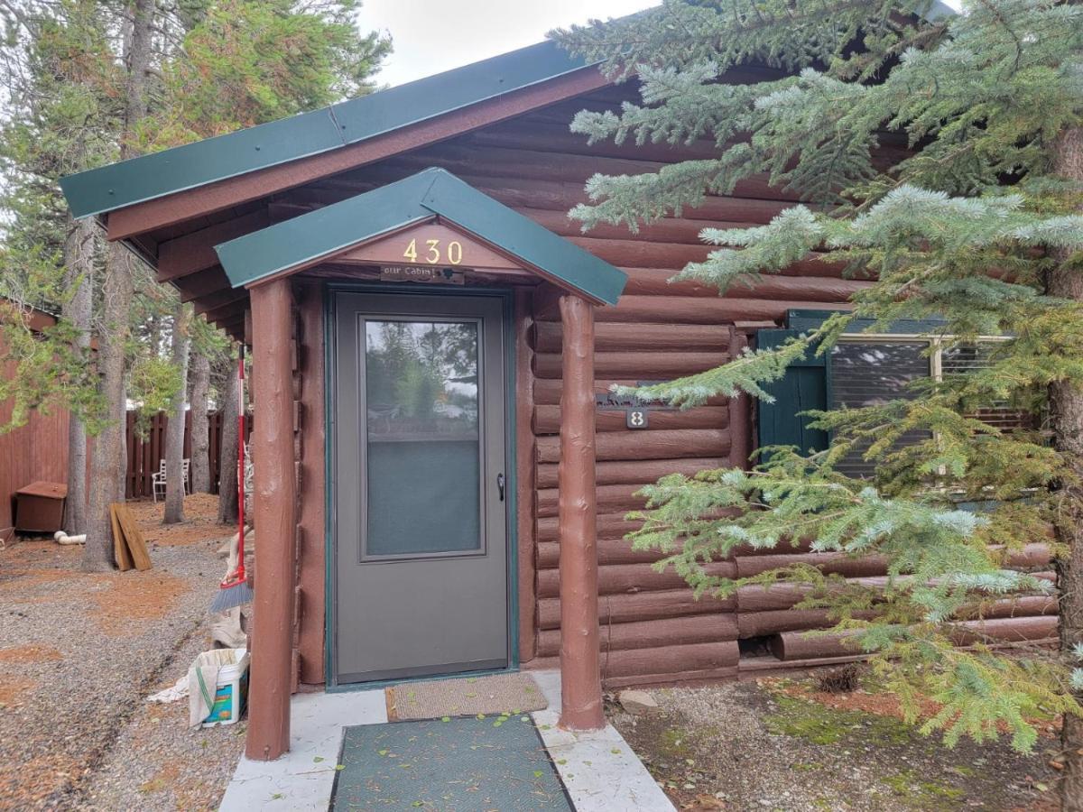 Wagon Wheel Hotel West Yellowstone Bagian luar foto