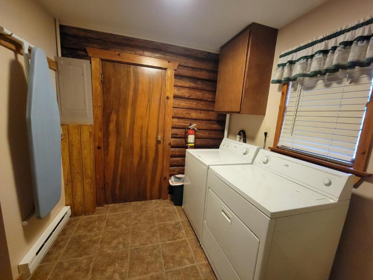 Wagon Wheel Hotel West Yellowstone Bagian luar foto