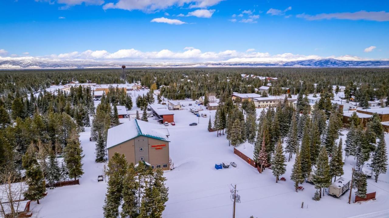 Wagon Wheel Hotel West Yellowstone Bagian luar foto