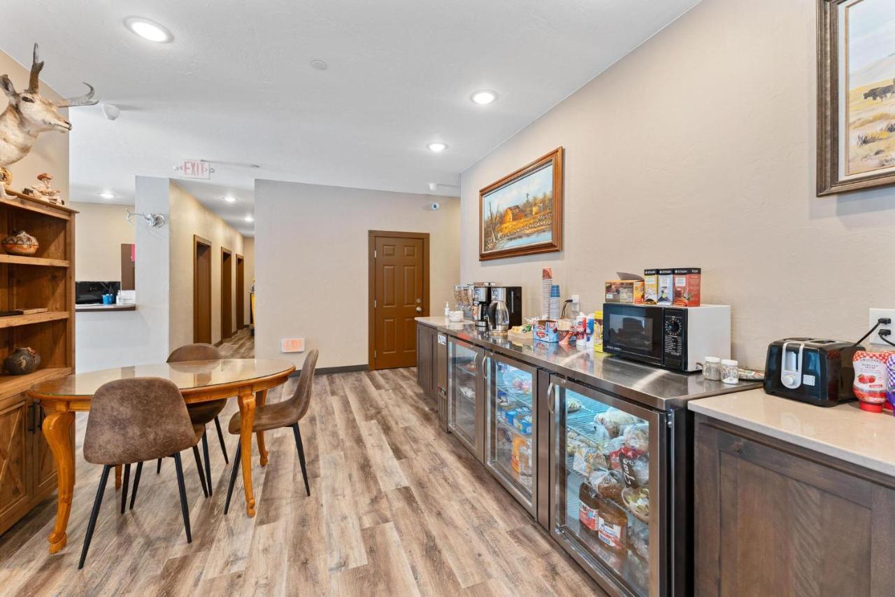 Wagon Wheel Hotel West Yellowstone Bagian luar foto