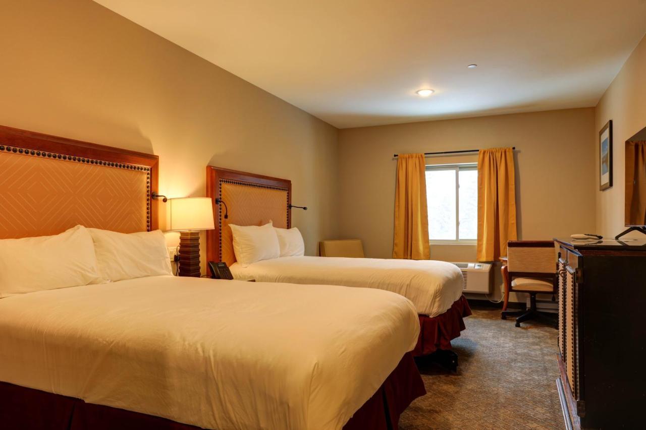 Wagon Wheel Hotel West Yellowstone Bagian luar foto