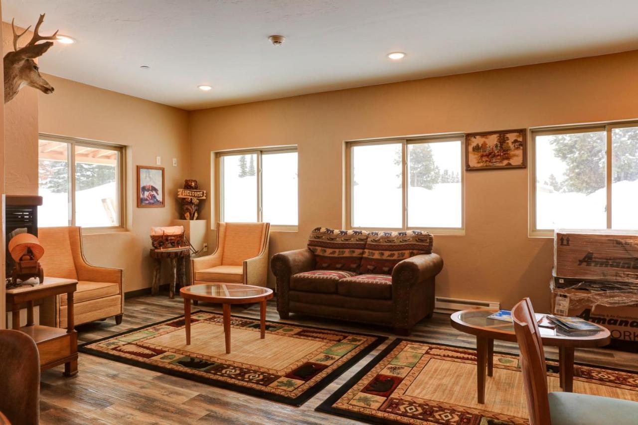 Wagon Wheel Hotel West Yellowstone Bagian luar foto