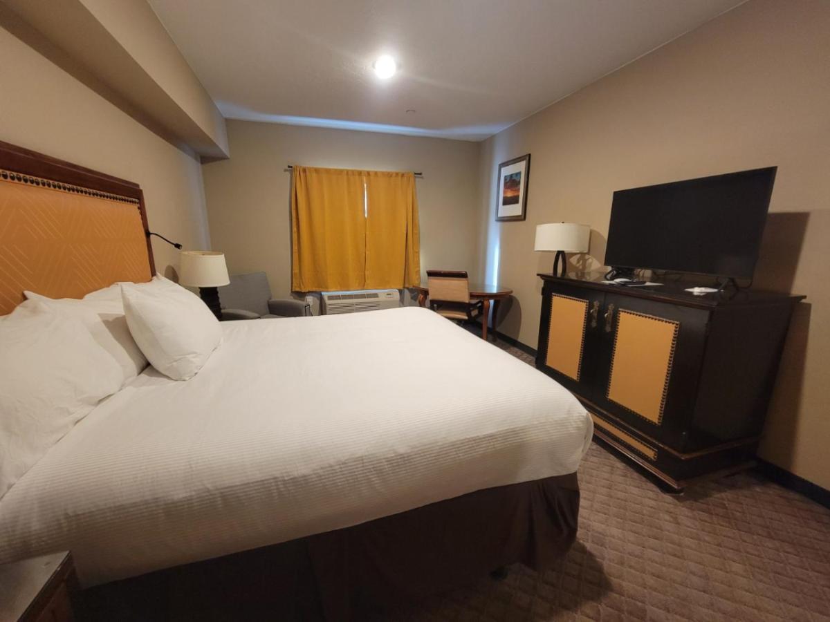 Wagon Wheel Hotel West Yellowstone Bagian luar foto