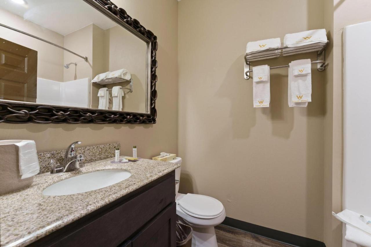 Wagon Wheel Hotel West Yellowstone Bagian luar foto