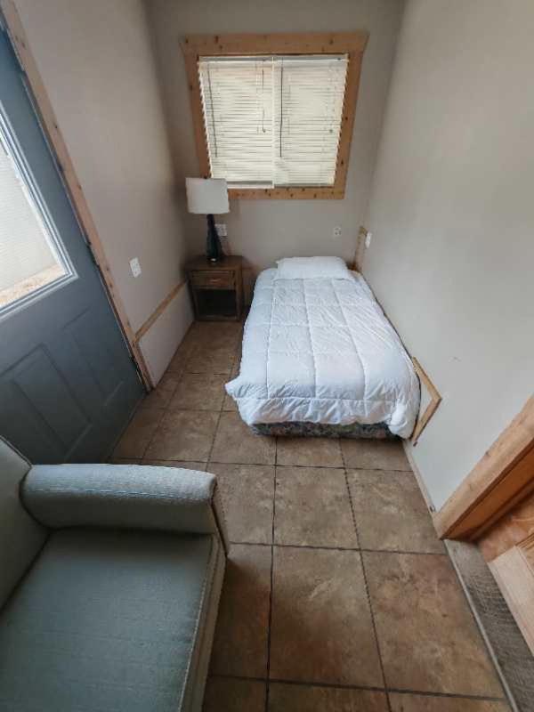 Wagon Wheel Hotel West Yellowstone Bagian luar foto
